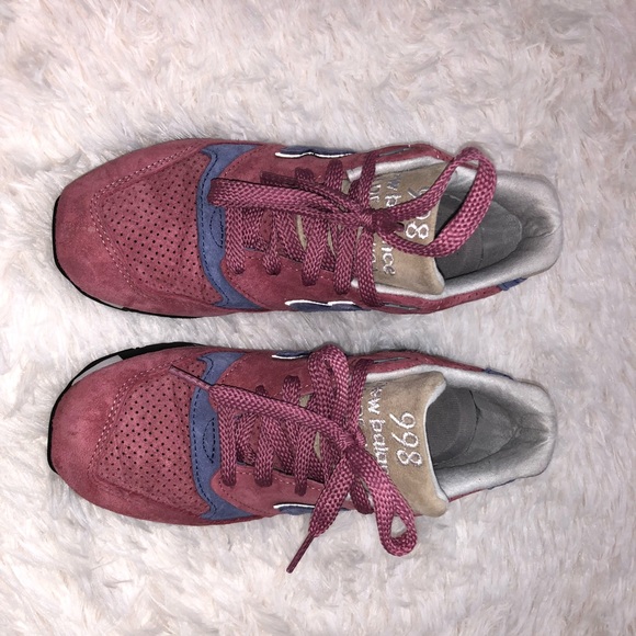 New Balance tennis shoes - Picture 3 of 4